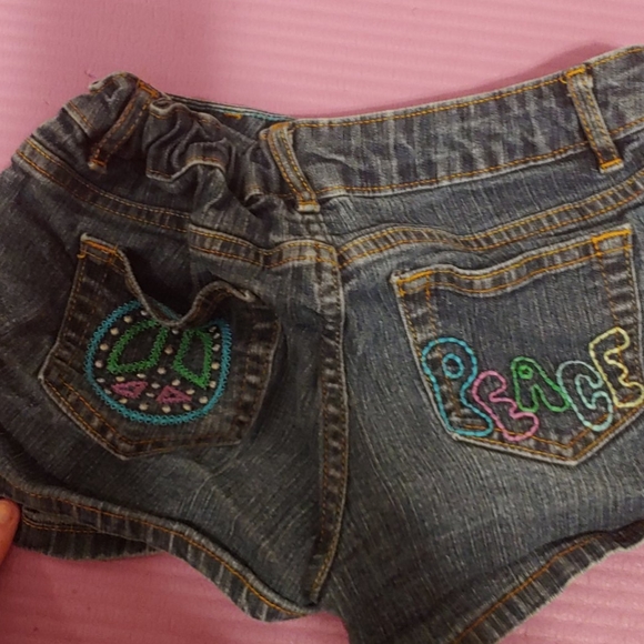 Peace shorts - Picture 2 of 2